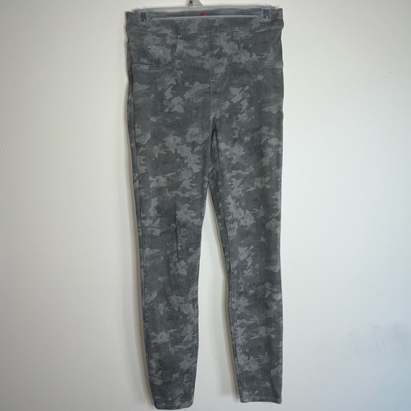 SPANX Women’s Jeanish Camo Leggings Size Small (2-4) Stone Wash Camo - Picture 10 of 11